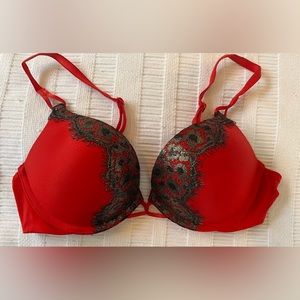 Red Victoria’s Secret Bombshell Bra 32C